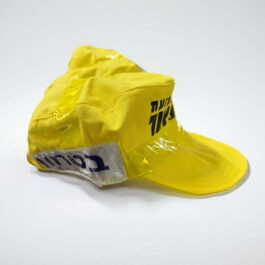 כובע צהוב ממותג תנועת אור, נוח ומתקפל לכיס, עם פאץ' מחזיר אור ייחודי